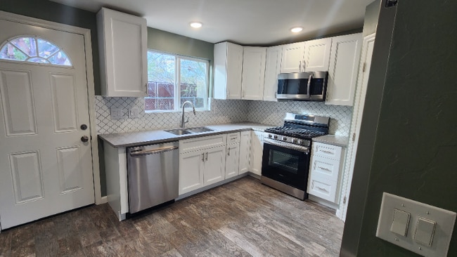 Building Photo - 3438 E Monte Vista Dr