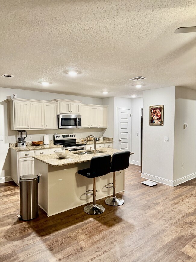 Photo - 211 Baycliff Dr