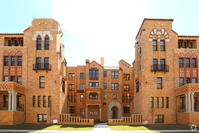 Coronado Square - Coronado Square Apartments
