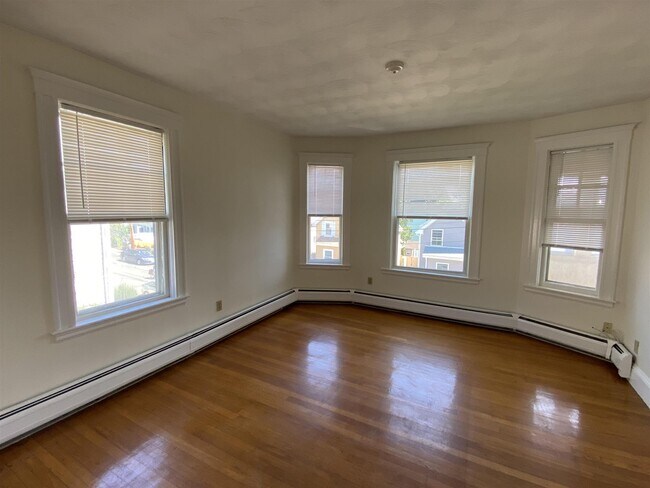 Photo - 79 Clarendon Ave Unit 3