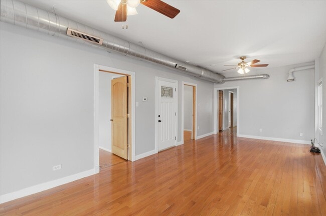 Photo - 2911 W Belden Ave