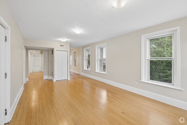 3BR, 1BA - 1,086SF - Unit 4 - Living Room