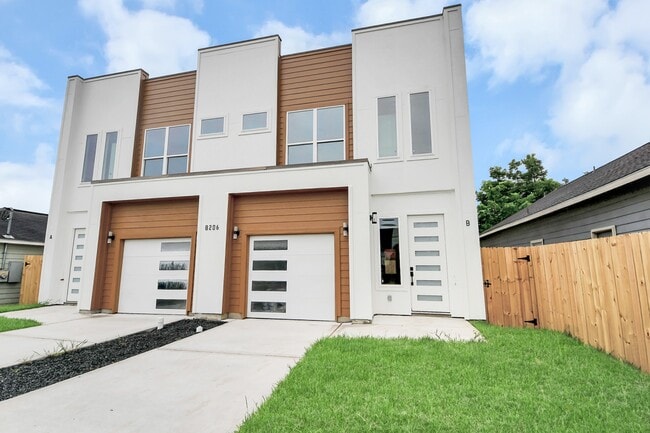 Photo - 8206 Colonial Ln