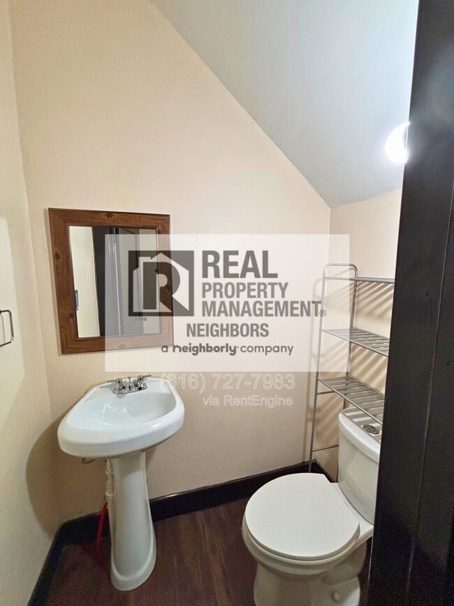 Photo - 216 Lafayette Ave NE Unit E