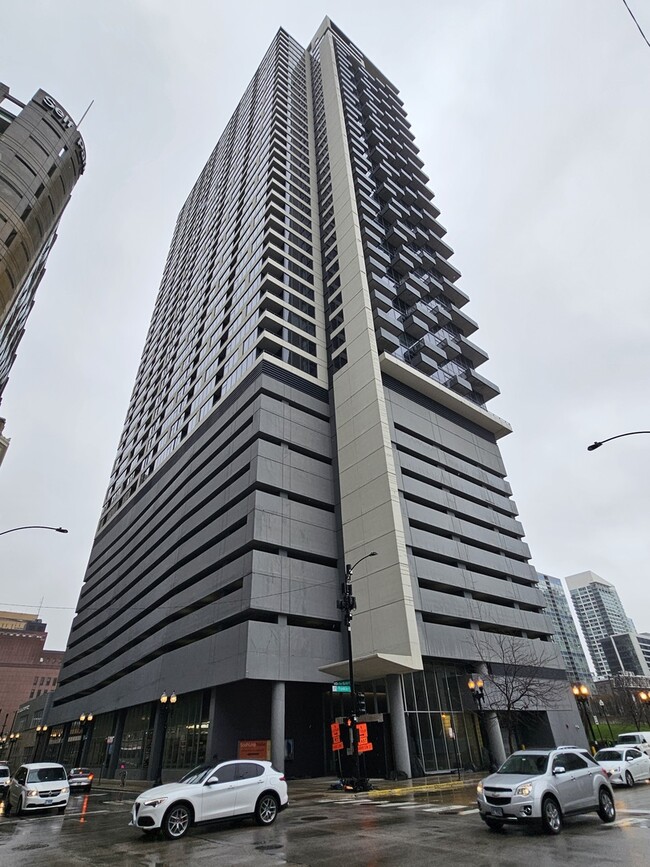 Building Photo - 235 W Van Buren St Unit 2202