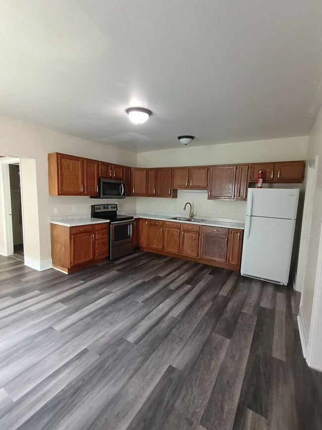 Photo - 211 E Main St