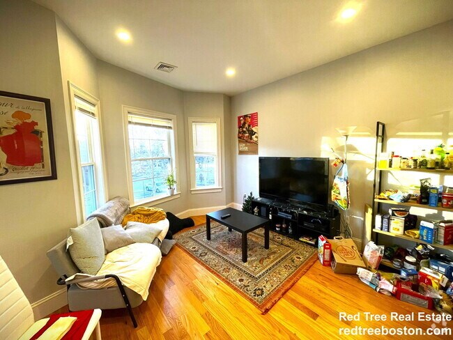Building Photo - 8 Islington St Unit U2 Rental