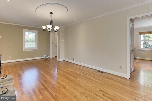 Photo - 129 S Abingdon St Casa