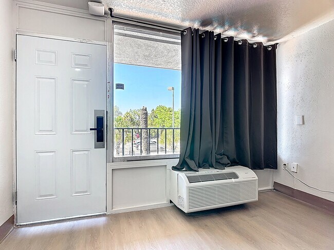 44199 US-27 Unit Double Queen Studio