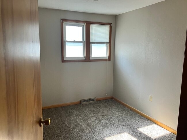 Photo - 143 E 2nd St