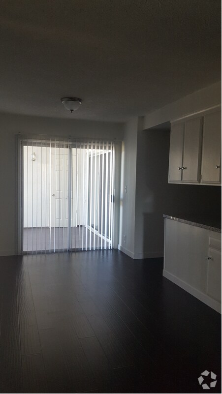 Building Photo - 20880 Ventura Blvd Rental