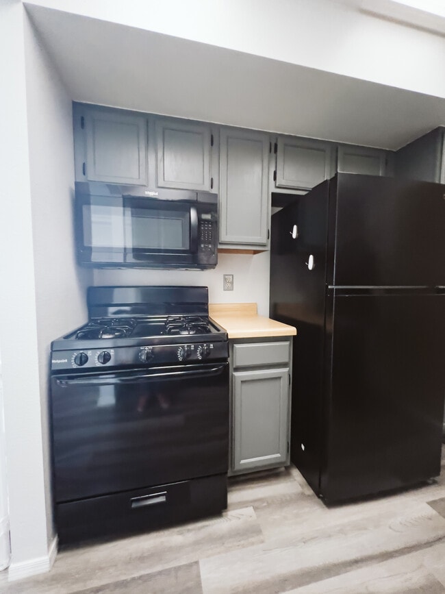 Photo - 964 Charles Dr NE