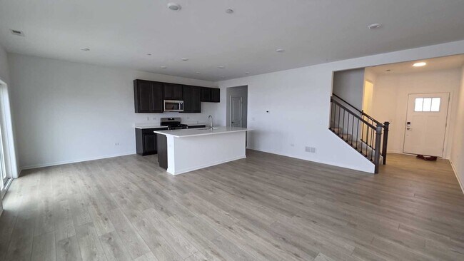 Photo - 460 Hathaway Ln