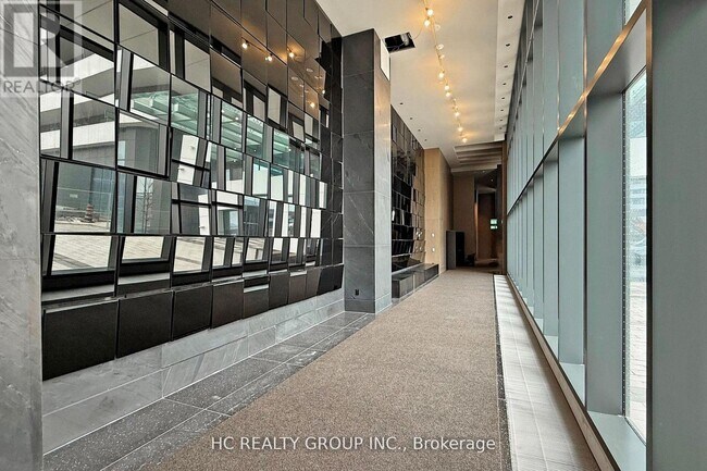 Photo - 8 Interchange Wy Unité 3101