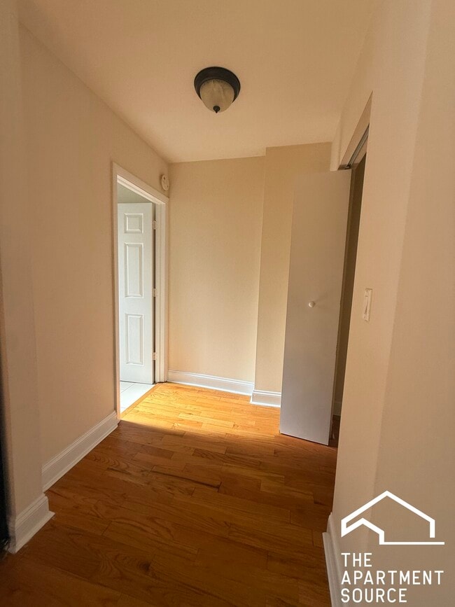 Photo - 4737 N Hermitage Ave Unit 105