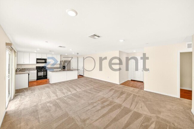 Photo - 2023 E Lingard St