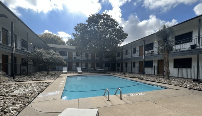 Building Photo - 515 Shoal Creek Blvd Rental