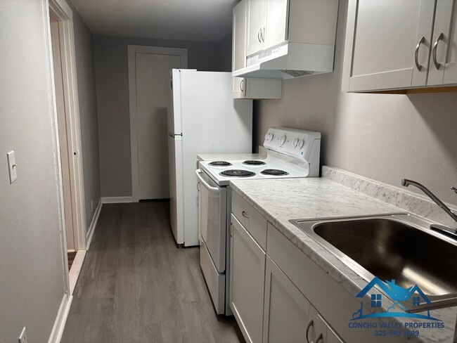 Photo - For Rent - 1 Bed/ 1 Bath Garage Apt - 1418 1/2 S Van Buren