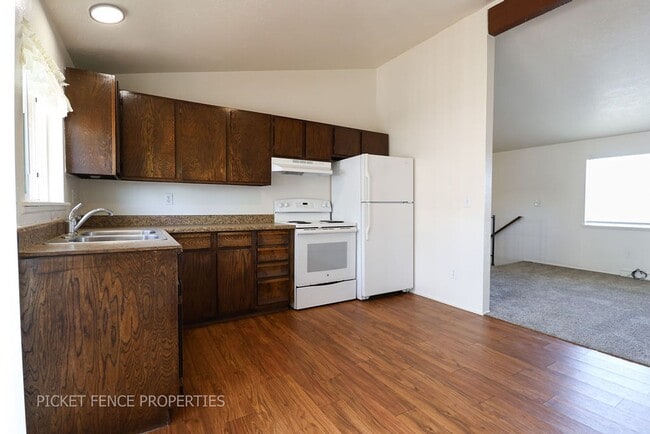 Photo - 1488 E 8th St Unit 2