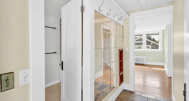 Photo - 6212 12th Ave NE Unidad T10-UF-LAT6212_2