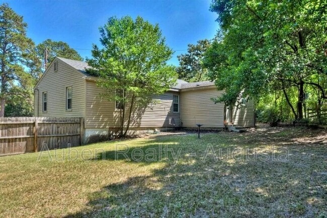Photo - 1842 Crossland Ave