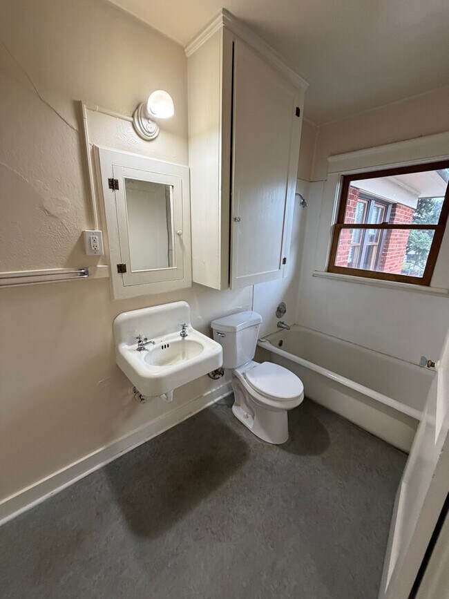 Photo - GOL - 304 (Studio) Unit 304