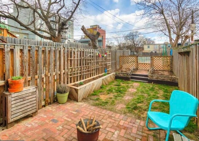 Photo - 733 18th St NE