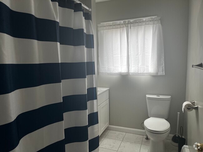 Building Photo - 12 Beacon St Unit 12 Rental
