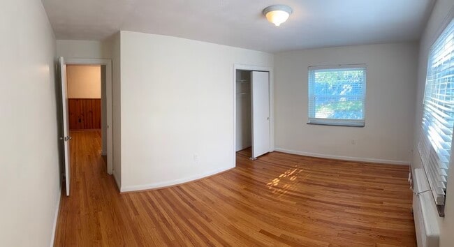 Photo - 3000 Linwood Ave