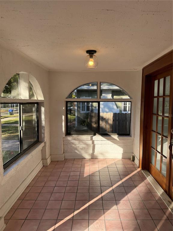 325 W Palm Dr