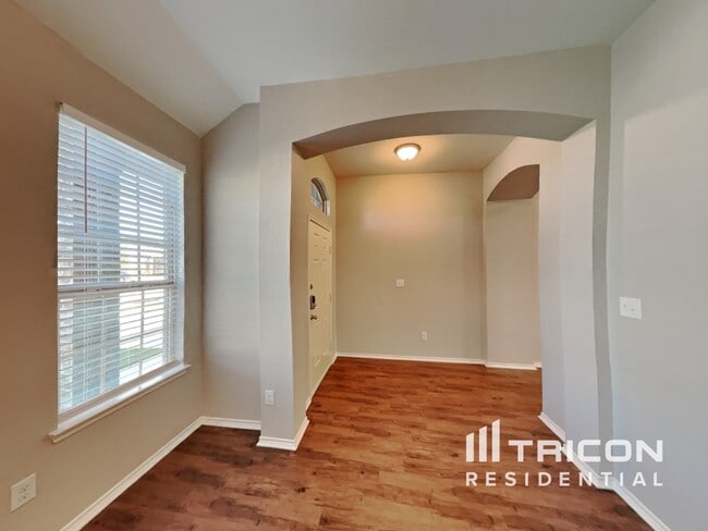 Photo - 1937 Briar Grove Dr