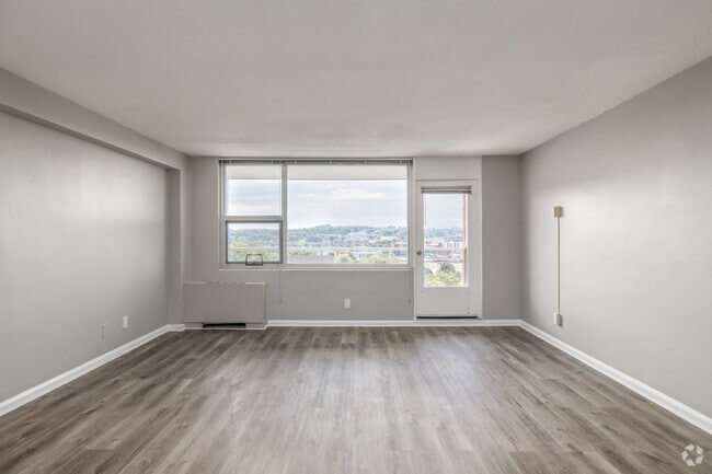 2BR, 2BA - 1,275SF - Living Room - Regency Tower