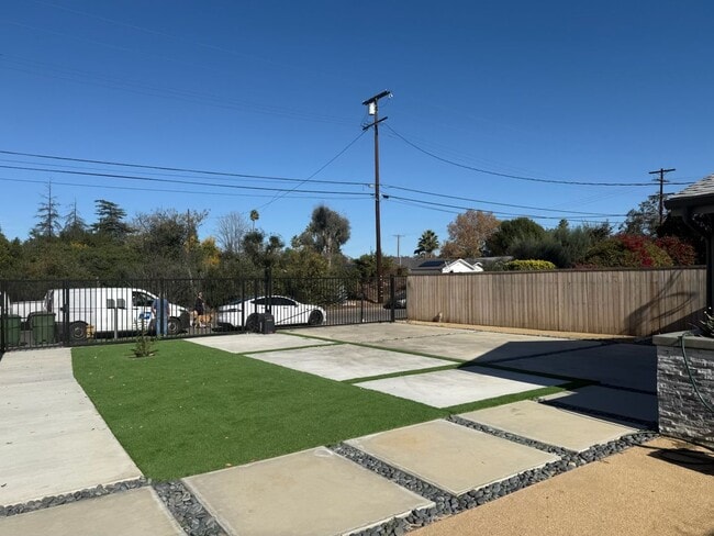 Photo - Single story - 3 bedroom, 3 bath + bonus room