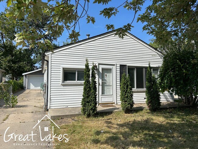 Building Photo - Stunning 3 Bedroom 1 Bathroom now availabl... Rental