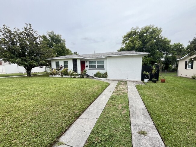 Building Photo - Beautifully Renovated 3 Bedroom Single Family Near Cleveland Heights Golf Course