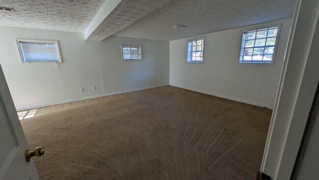 Photo - Charming 5 Bed/2 Bath home in Riverdale!