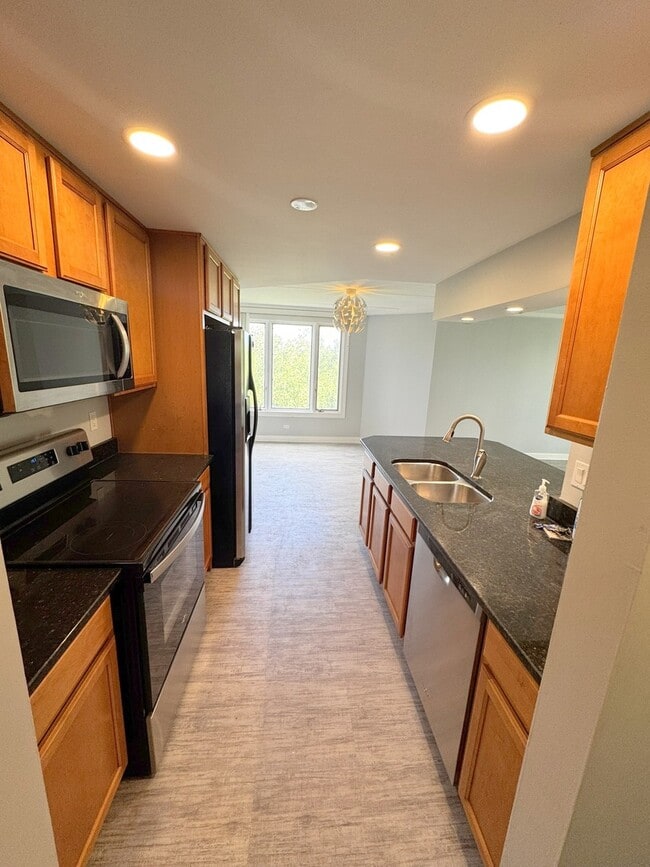 Photo - 1 Renaissance Pl