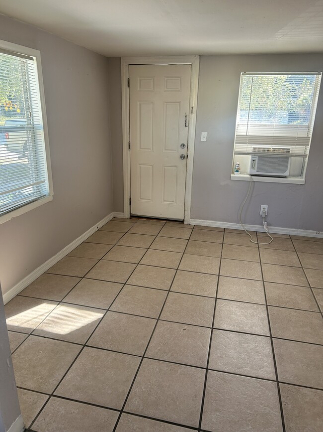 Building Photo - Largo Unit 4