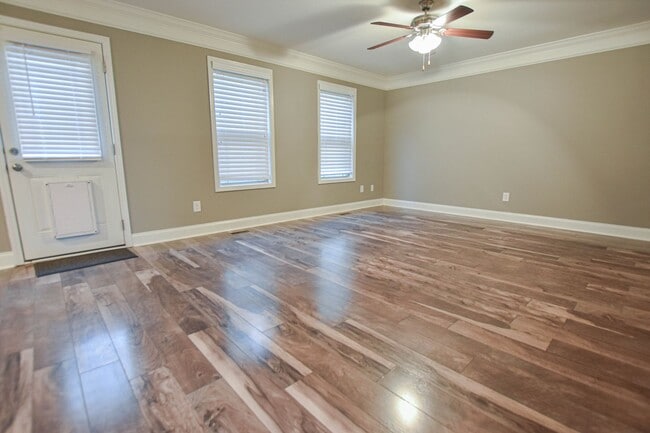 Photo - Pet Friendly Three Bedroom!