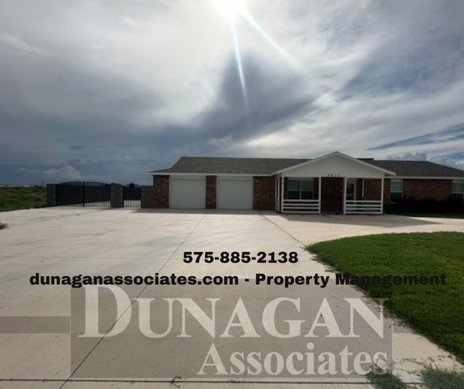 Building Photo - Fully Furnished 3 Bed 2 Bath