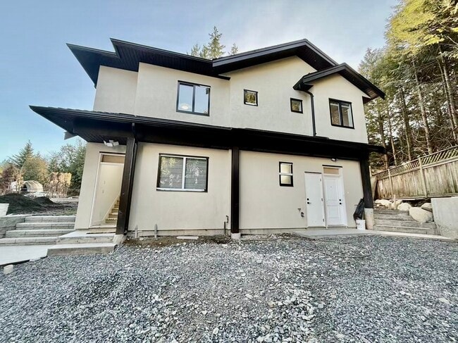 Building Photo - 7479-149A 149a St