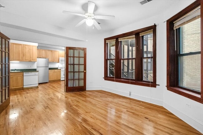 Building Photo - 3706 N Sheffield Ave Unit 1 Rental