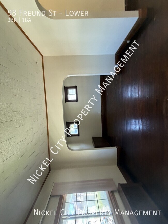 Photo - 98 Freund St Unit Lower