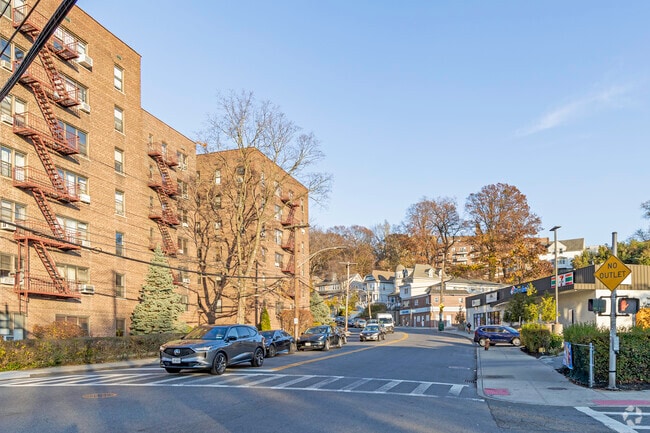 Context - 464 McLean Ave