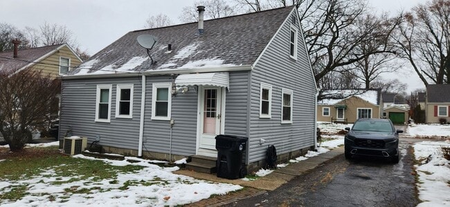 Photo - Comfort Meets Convenience: Beautiful 2-Bedroom Single-Family Home Family-Friendly