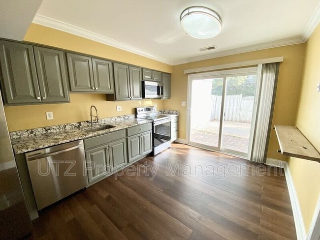 Photo - 538 Wellington Ct Townhome