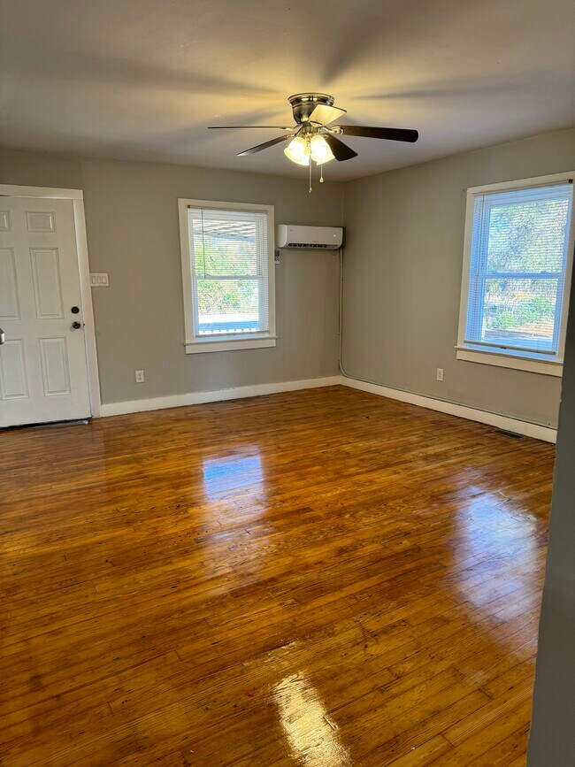 Photo - 1201 Highland Ave Unit B