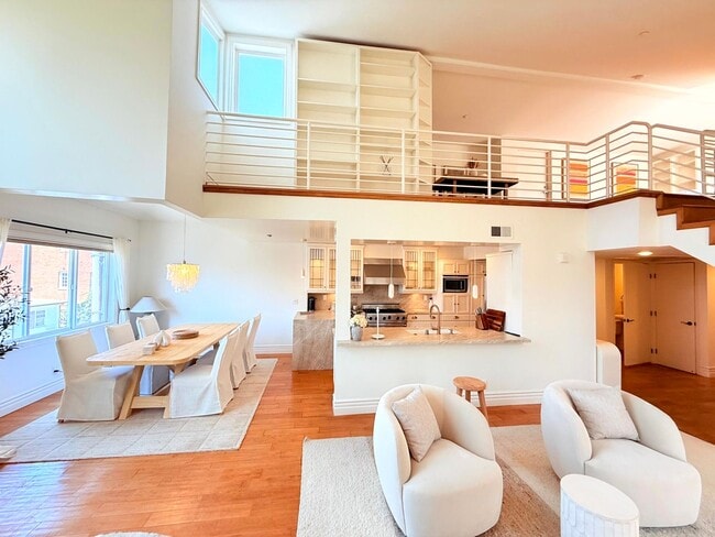 Building Photo - Sophisticated Bright & Spacious Furnished ... Unit 304 Rental