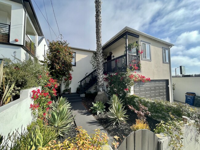 Photo - 820 9th St Apartments Unit Hermosa Duplex