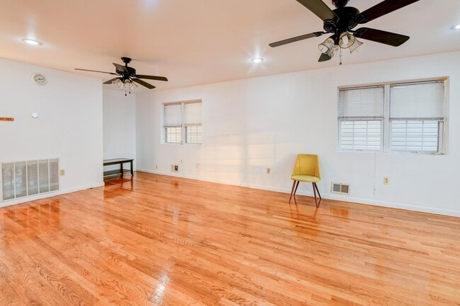 Building Photo - 919 Paterson Plank Rd Rental